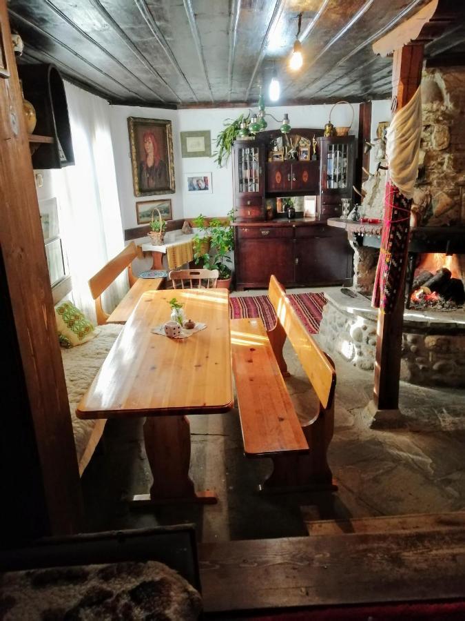 Къщата На Художника Hotell Zjeravna Exteriör bild